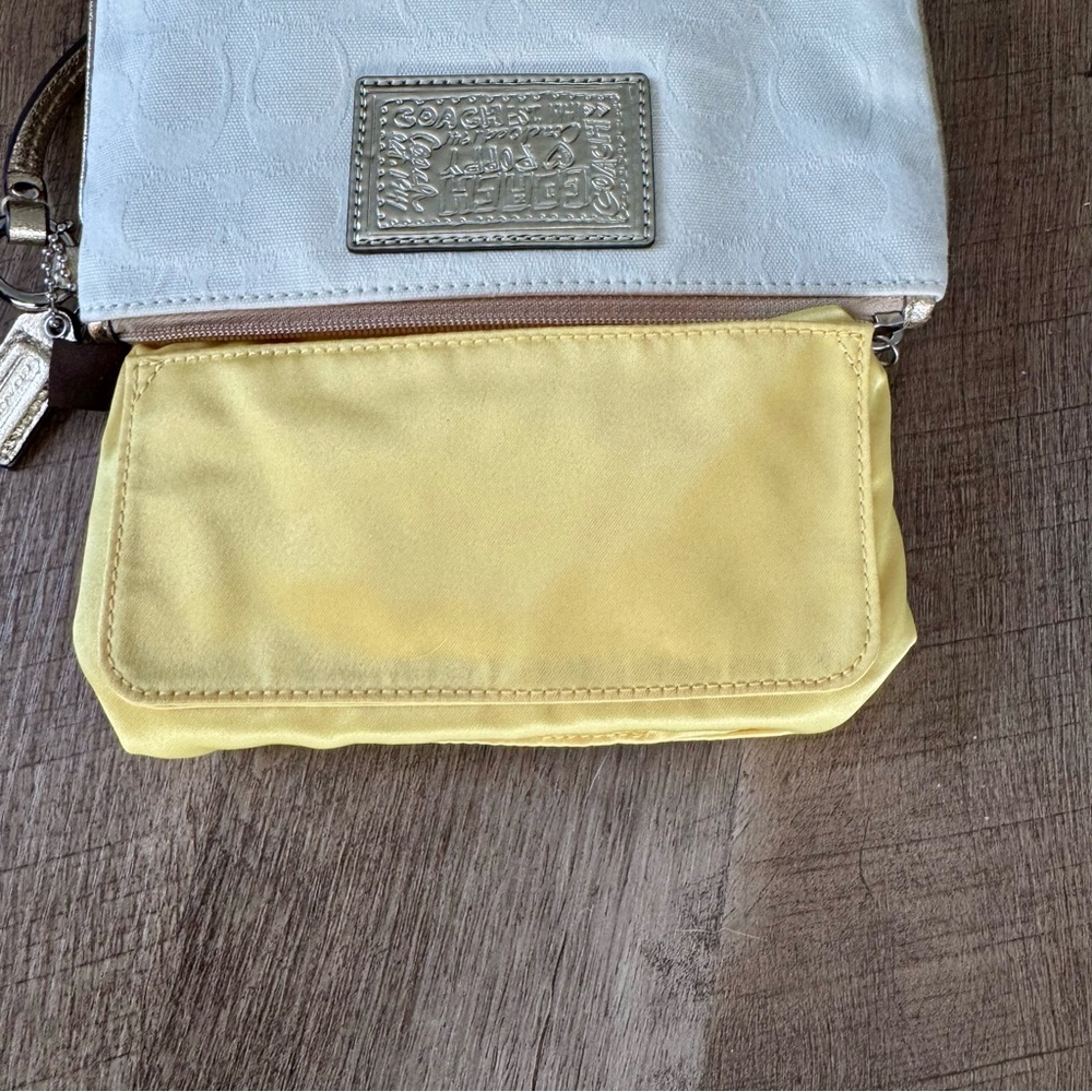 Coach Poppy “Made For Me By Coach” Large Wristlet Style 43776 - Picture 12 of 14